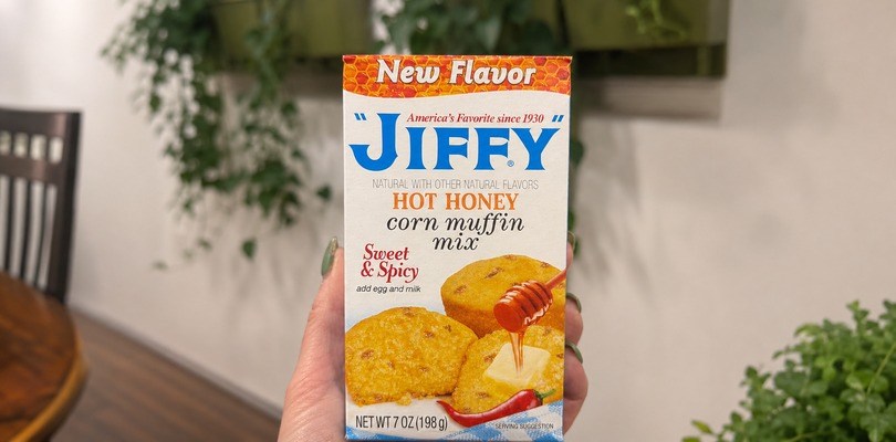 Box of Jiffy Hot Honey Corn Muffin Mix.